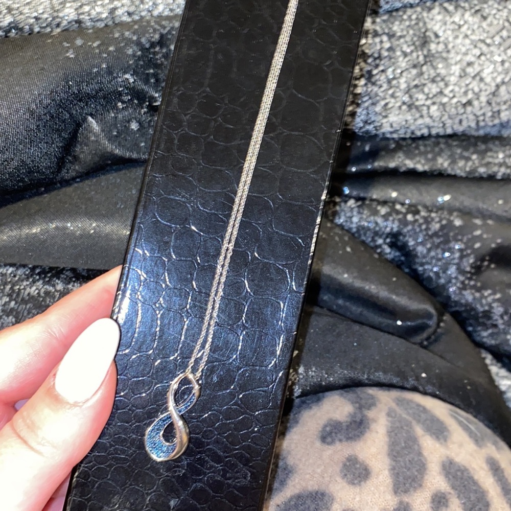 Infinity necklace - Picture 2 of 2